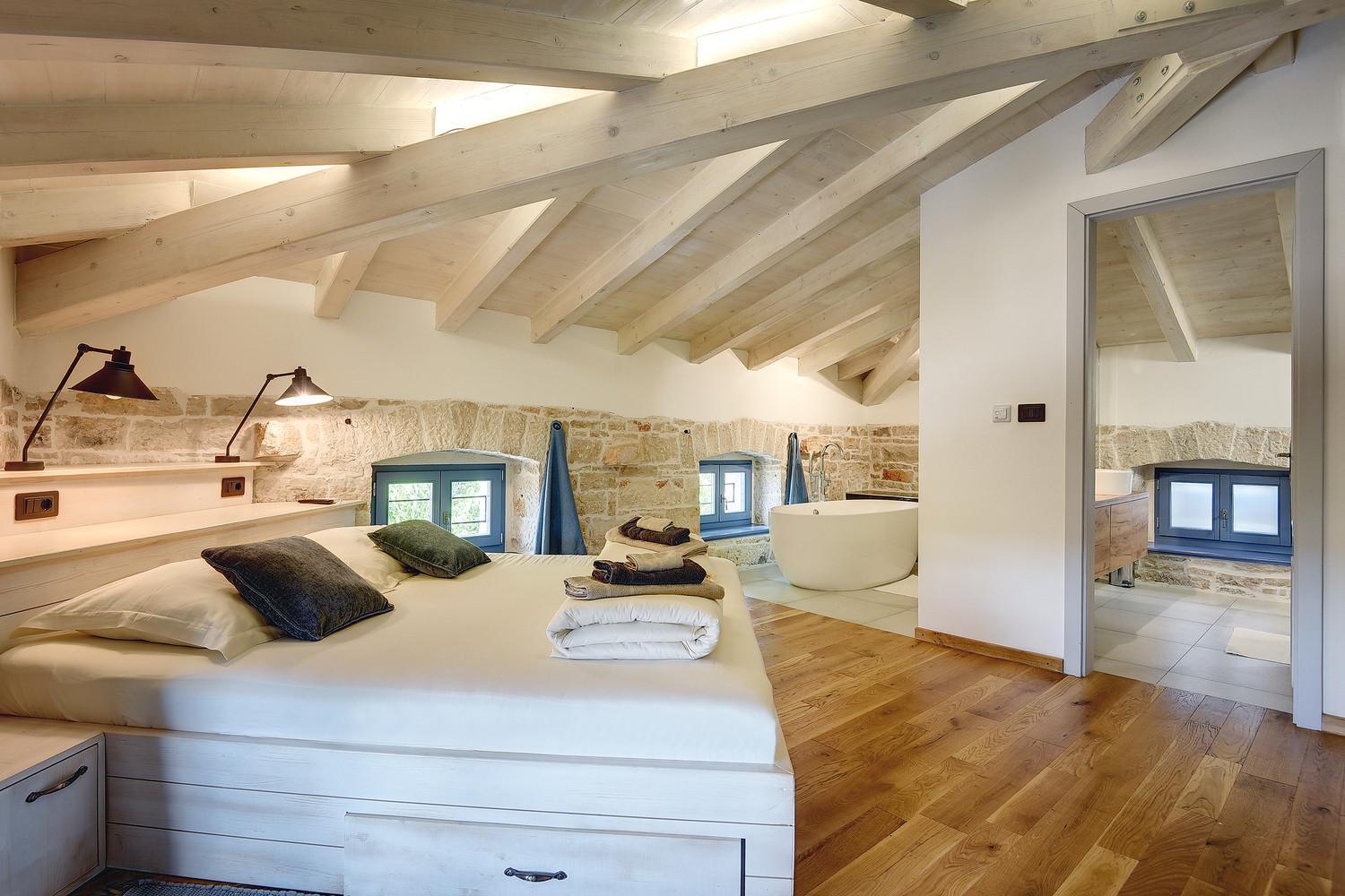 Villa Pi For 8 People In Central Istria With Heated Pool & Large Garden Tinjan Экстерьер фото